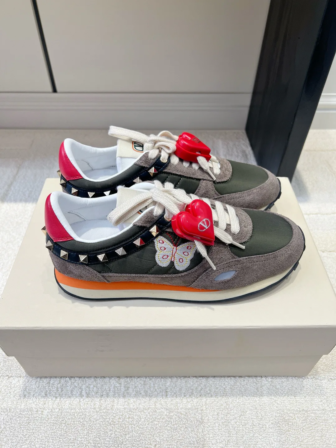 Кроссовки Женские Valentino 18436568