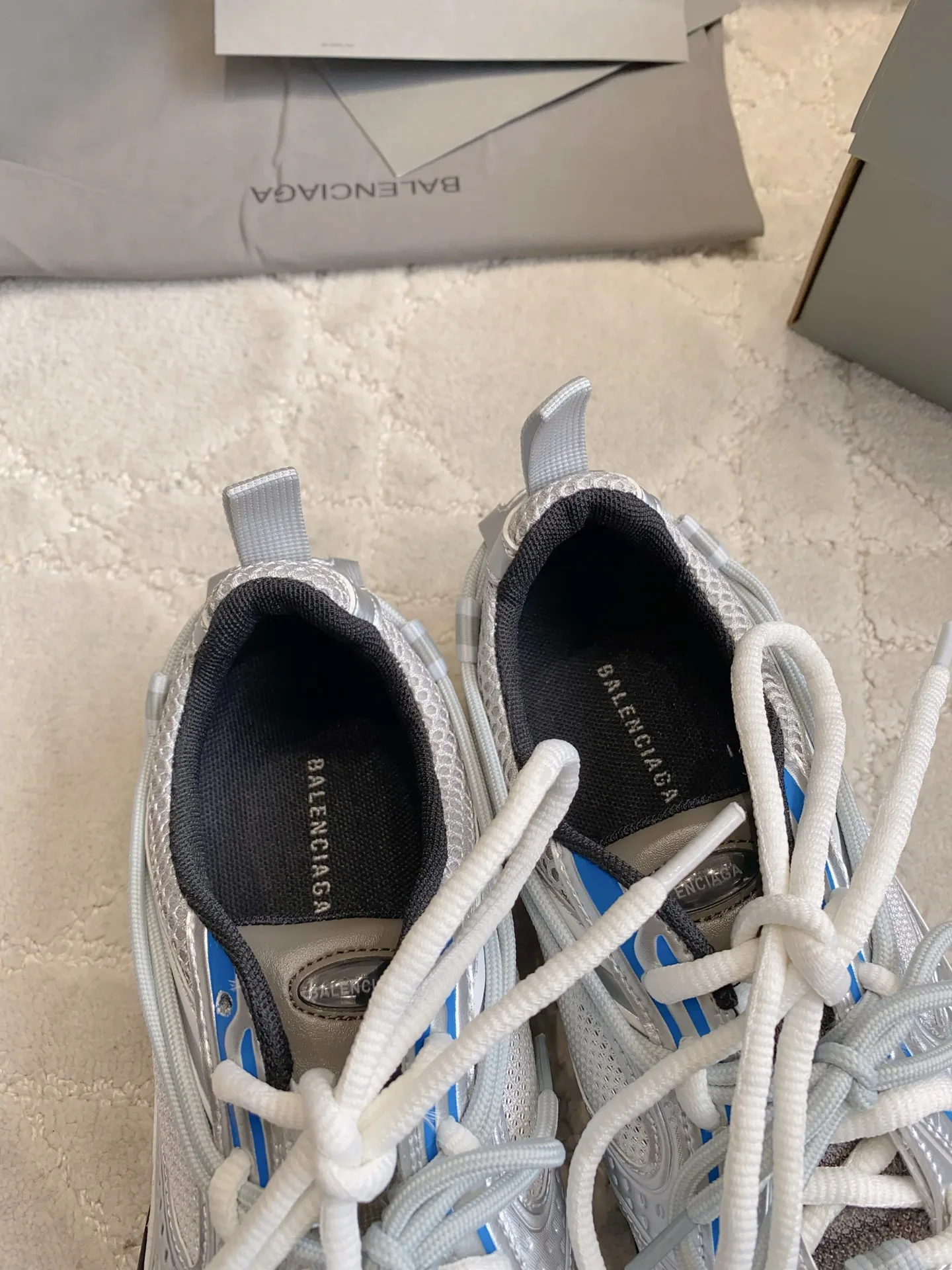 Кроссовки Женские Balenciaga 18133400