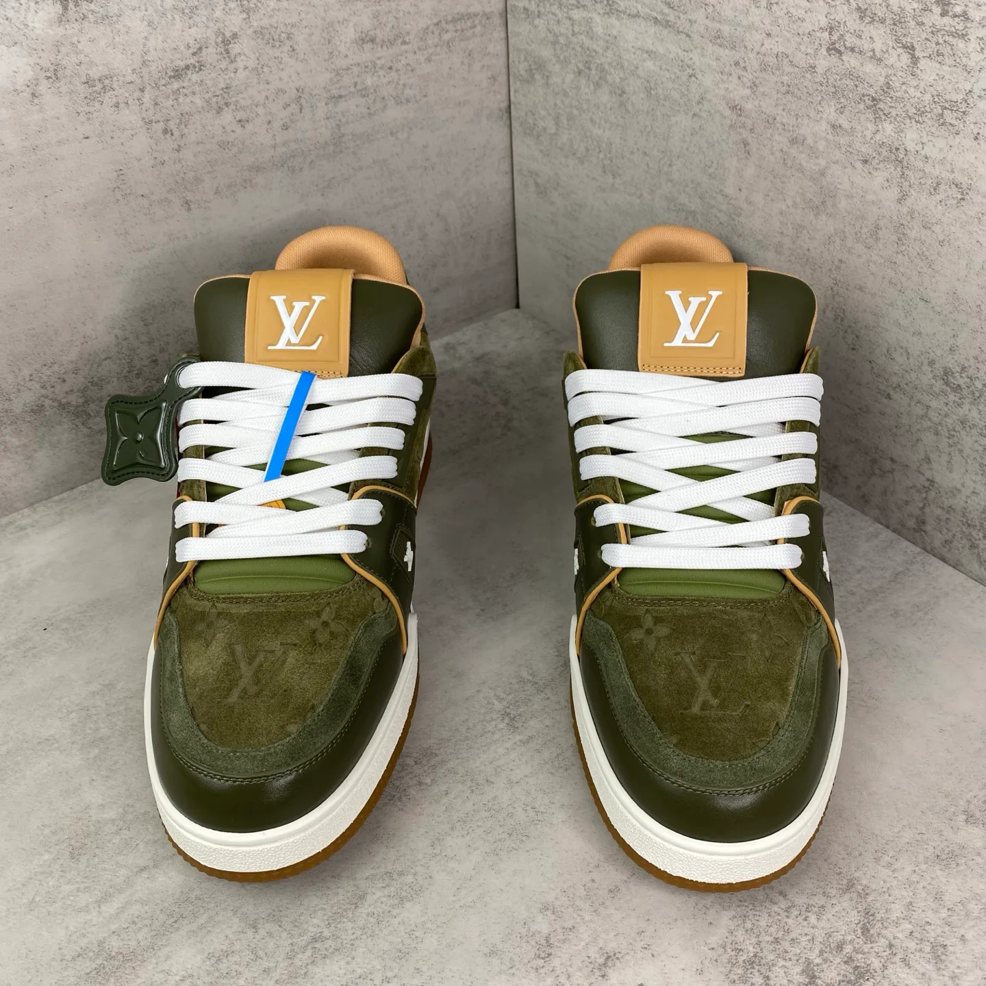 Кроссовки Женские Louis Vuitton 18747150