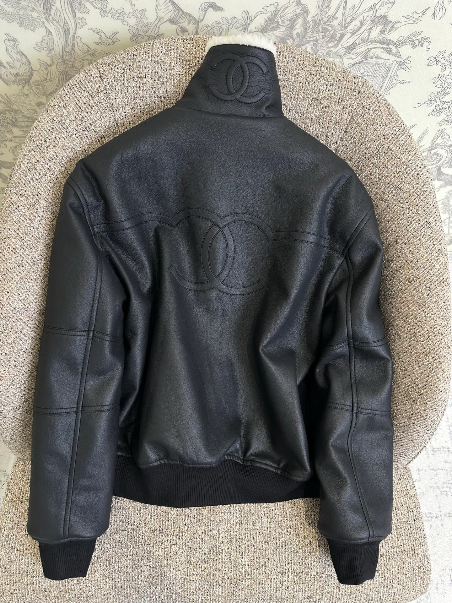 Кожаные Куртки И Дублёнки Женские Chanel 18138555