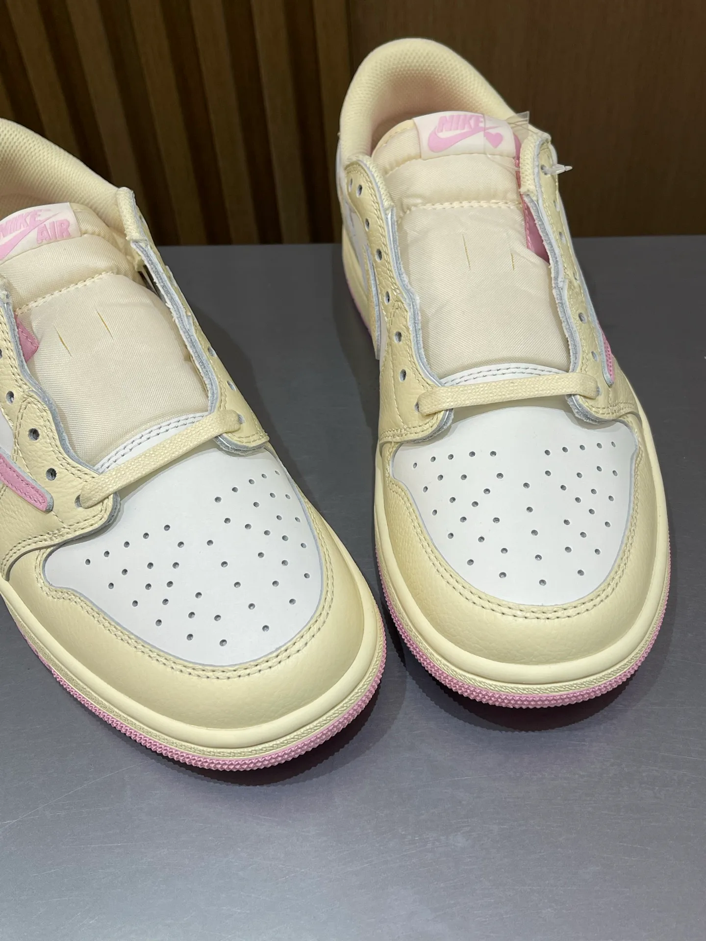 Кроссовки Женские Air Jordan 19539291
