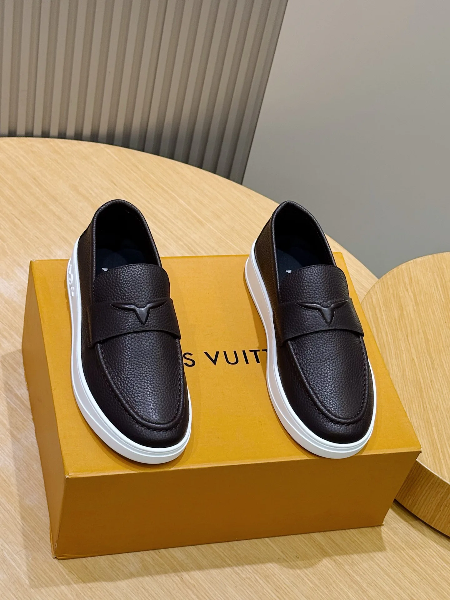 Лоферы И Туфли Мужские Louis Vuitton 18100902