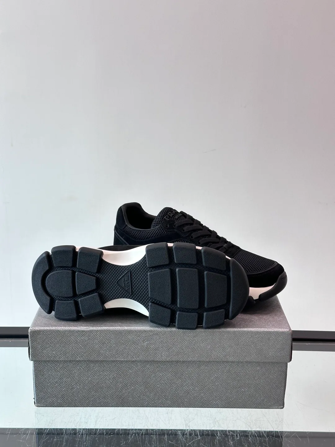 Кроссовки Женские Prada 18449475