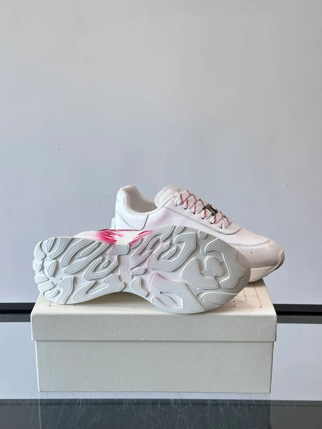 Кроссовки Женские Alexander Mcqueen 564579