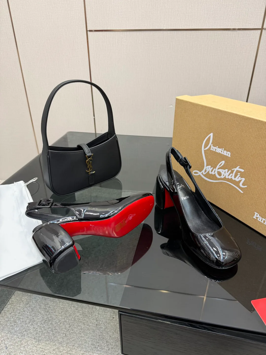 Туфли Женские Christian Louboutin 555389