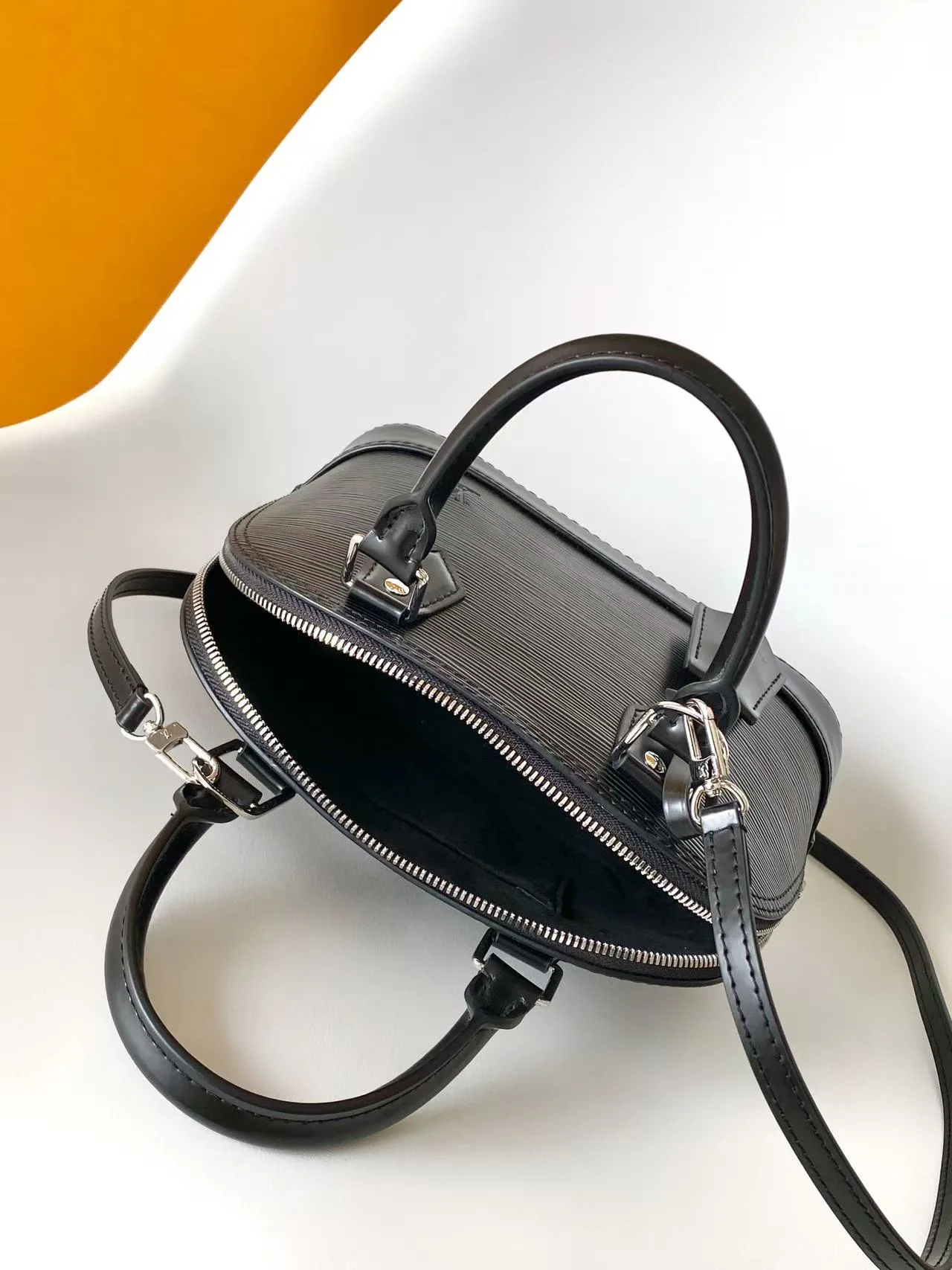 Сумки На Ремне Женские Louis Vuitton 546410