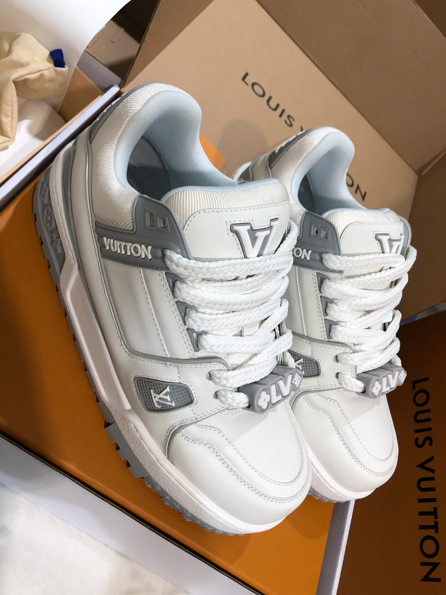 Кроссовки Женские Louis Vuitton 11073692