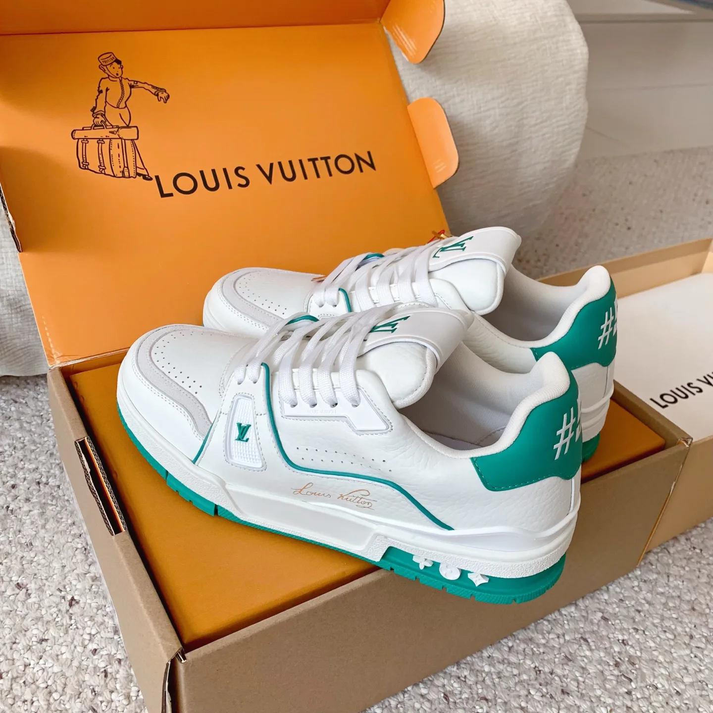 Кроссовки Женские Louis Vuitton 18375830
