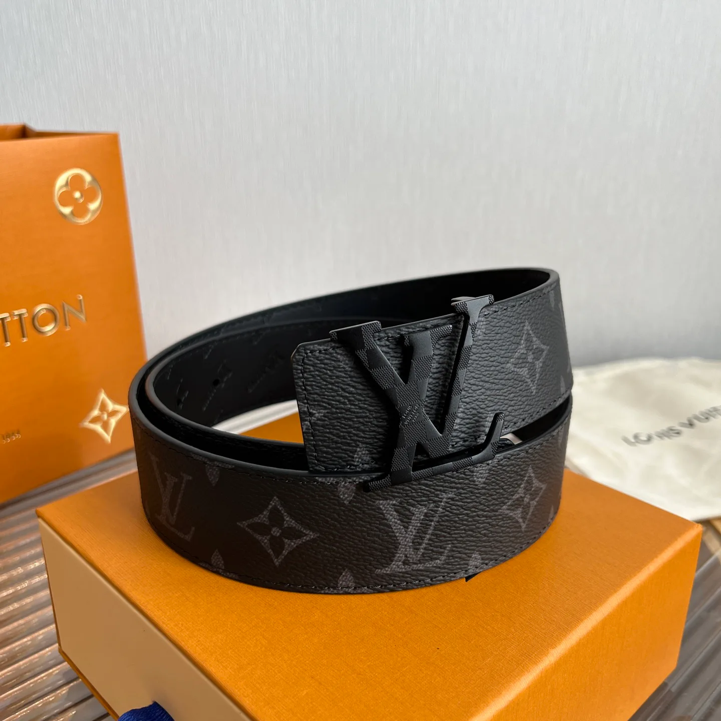 Ремни Louis Vuitton 10399060