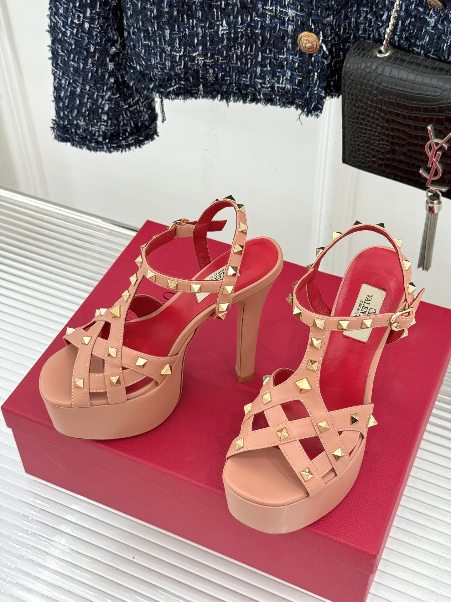Босоножки Женские Valentino 18198296