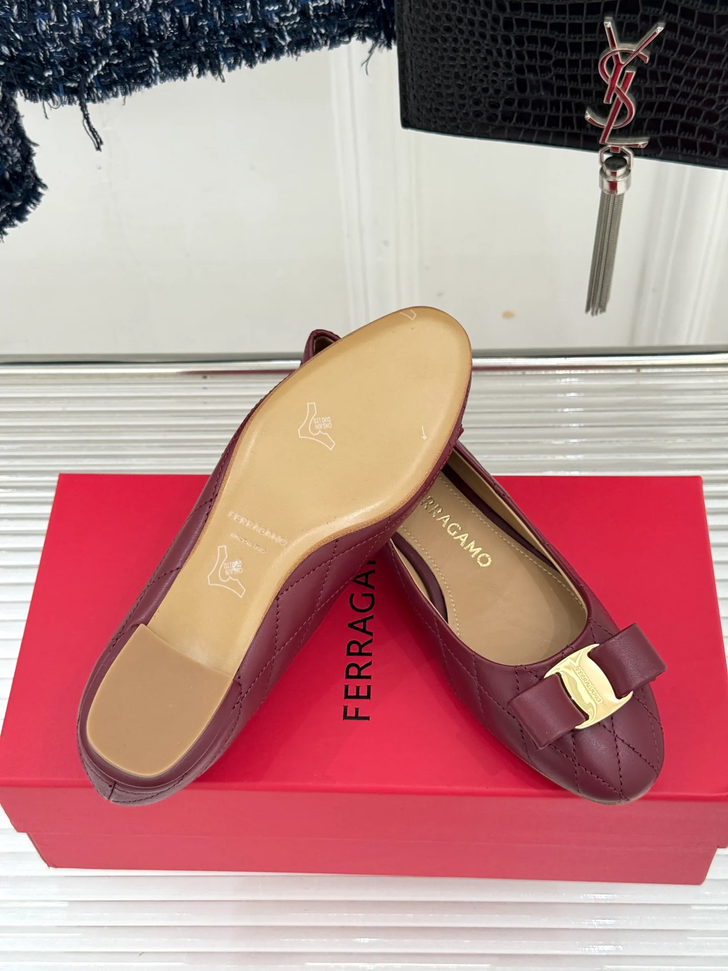 Туфли Женские Salvatore Ferragamo 18737650