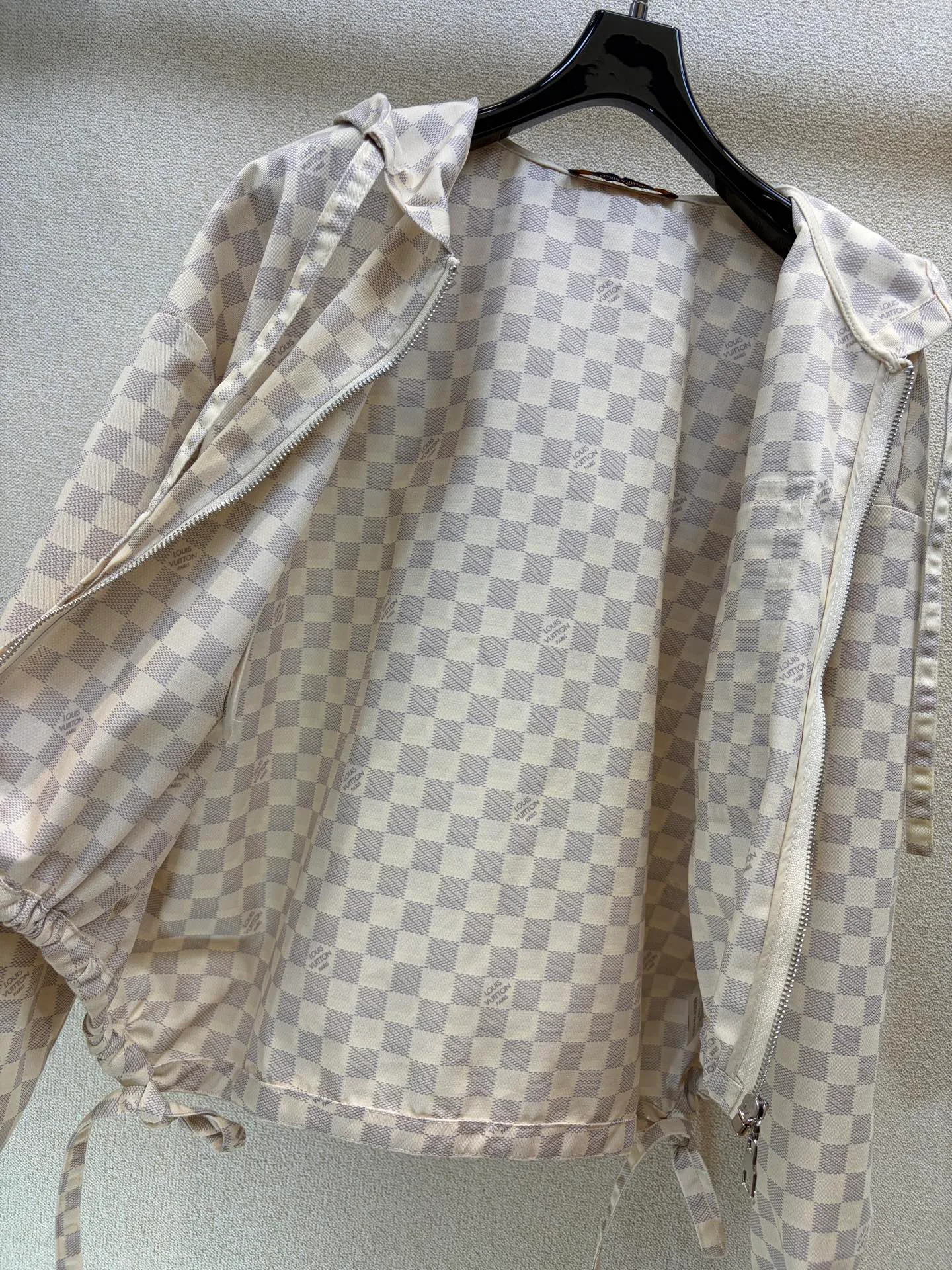 Куртки И Пуховики Женские Louis Vuitton 18203403