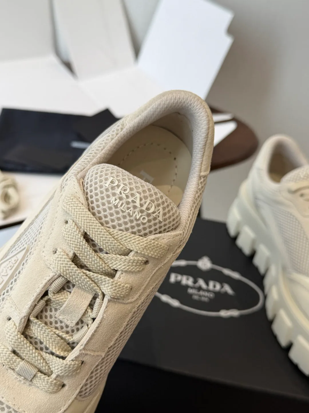 Кроссовки Женские Prada 19039092