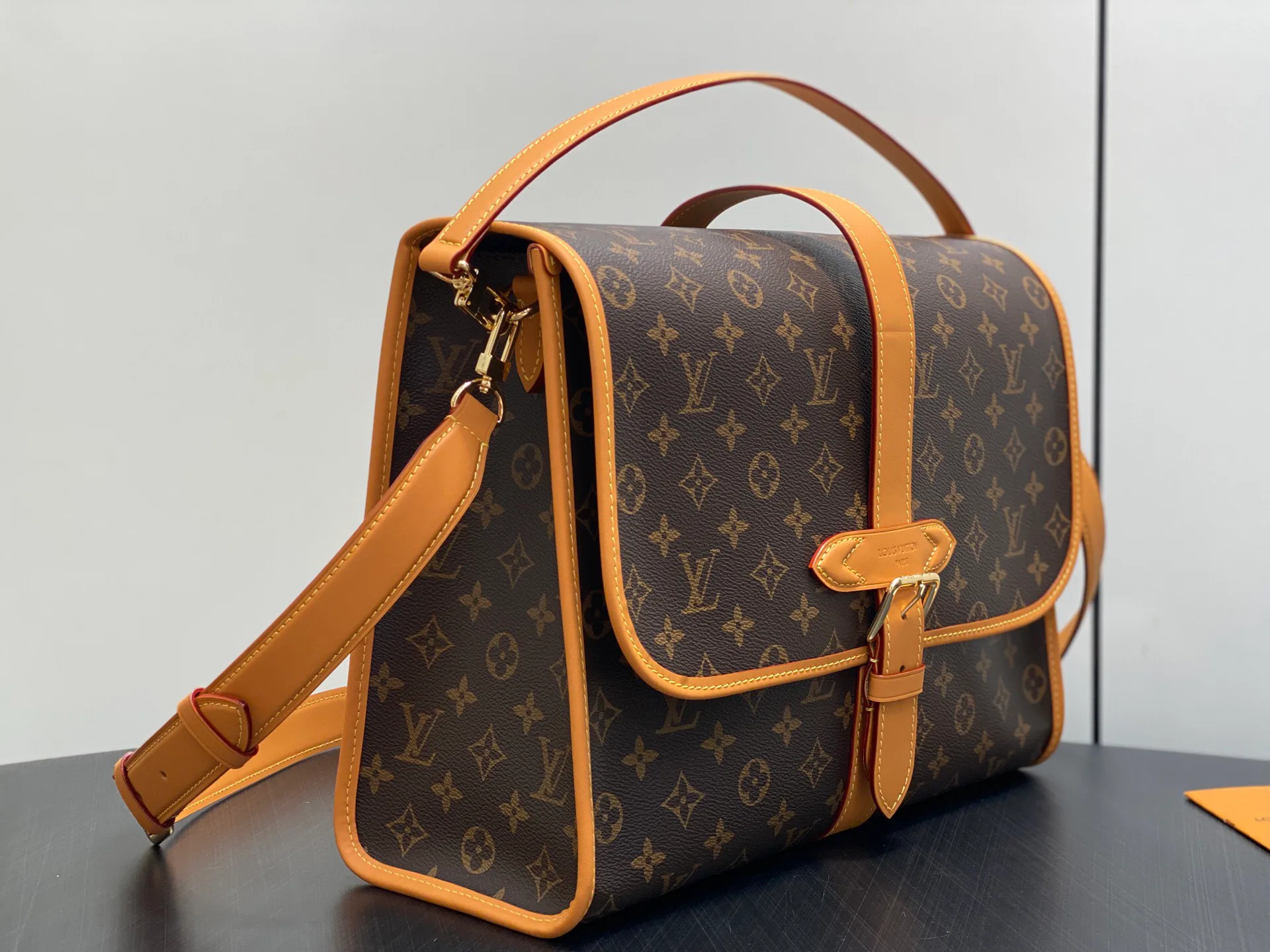 Классические Сумки Женские Louis Vuitton 18240335