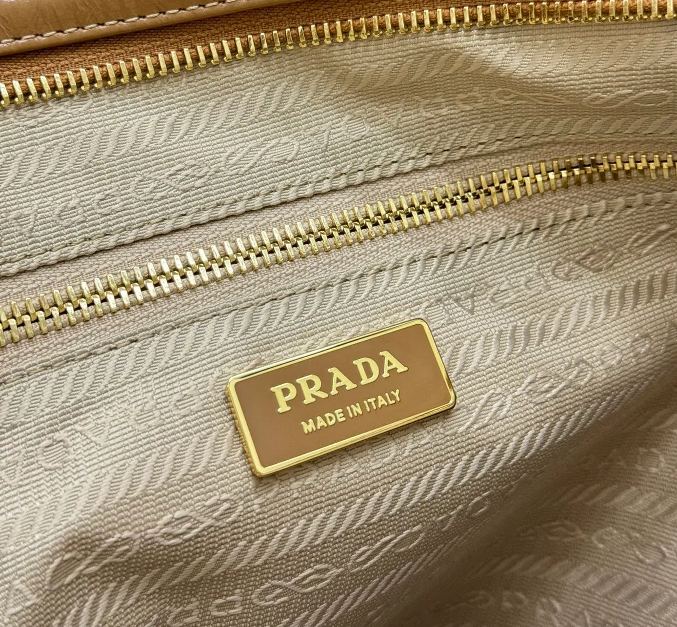 Классические Сумки Женские Prada 11462552