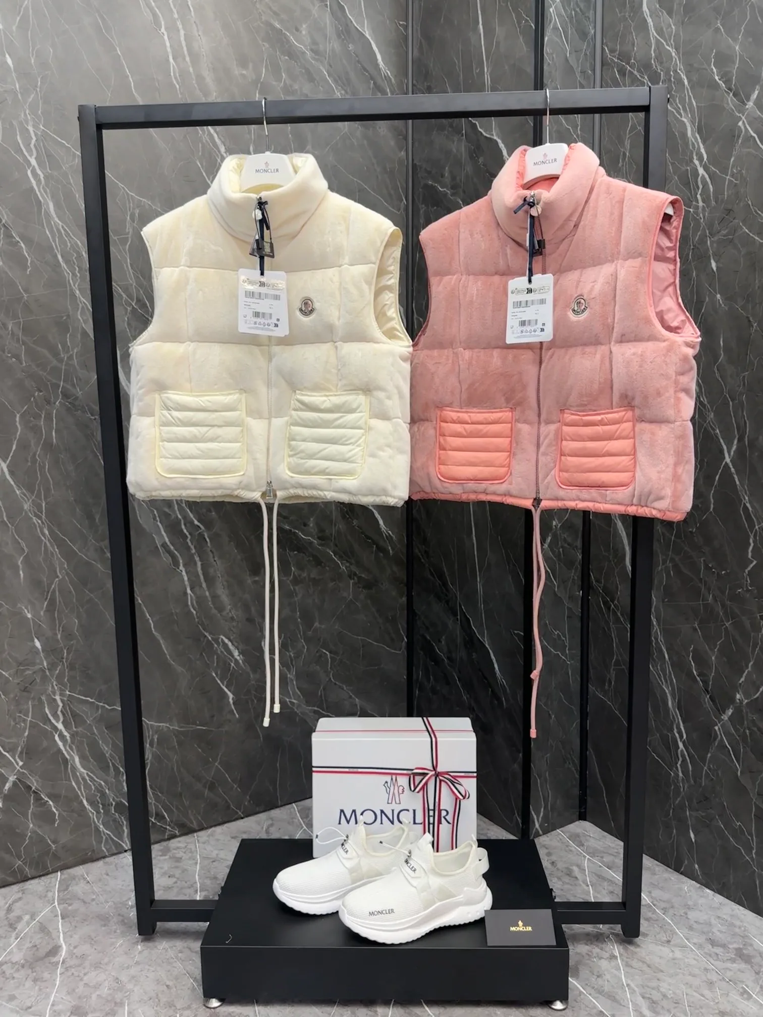 Жилеты Женские Moncler 19204226