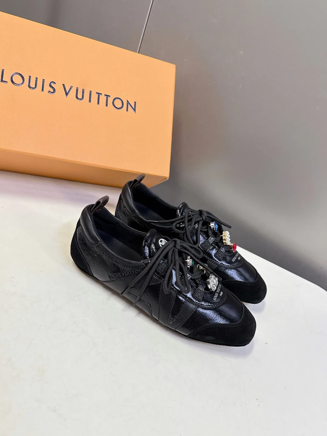 Кроссовки Женские Louis Vuitton 1480747