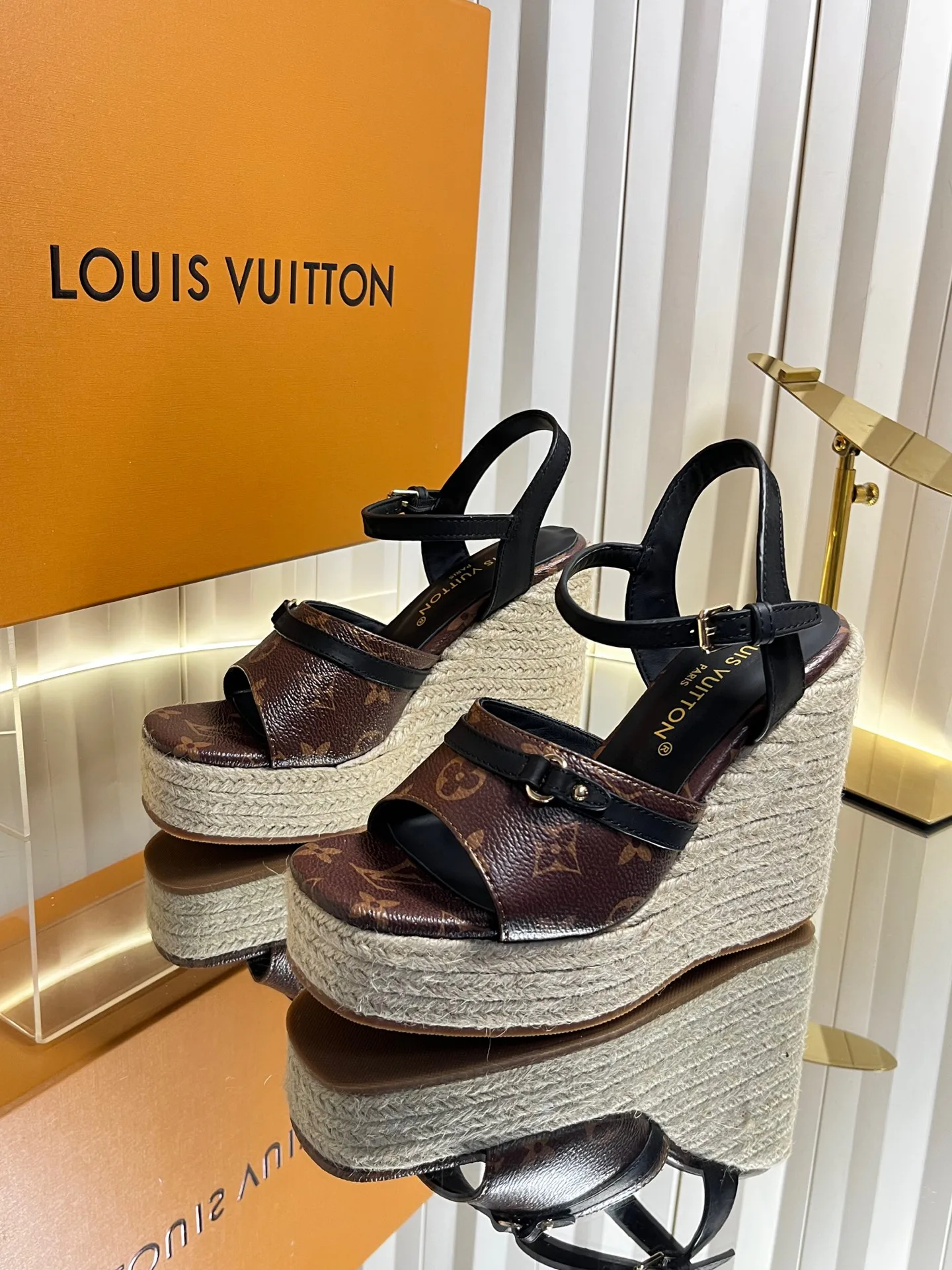 Босоножки Женские Louis Vuitton 11886751