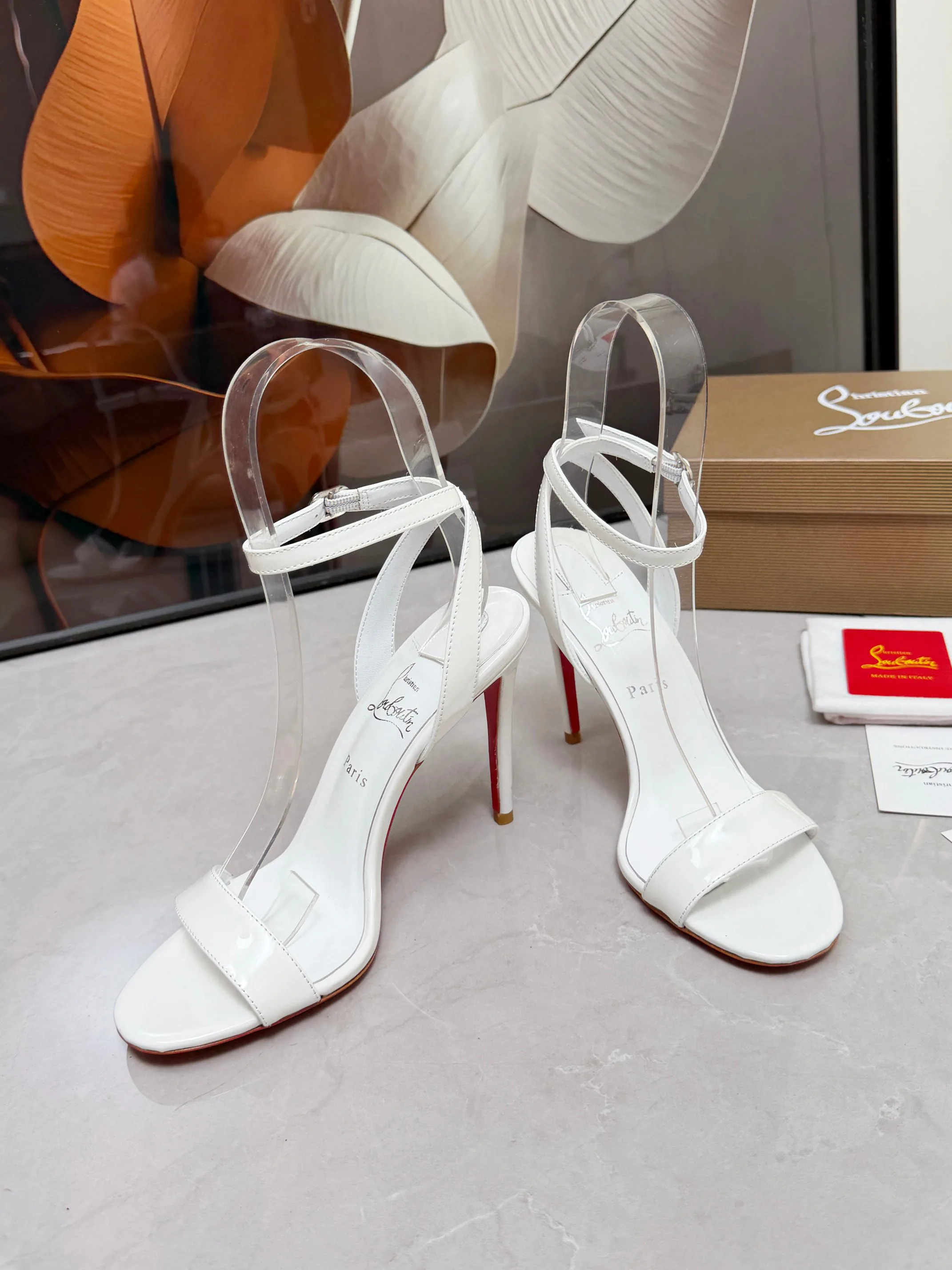 Босоножки Женские Christian Louboutin 18739801