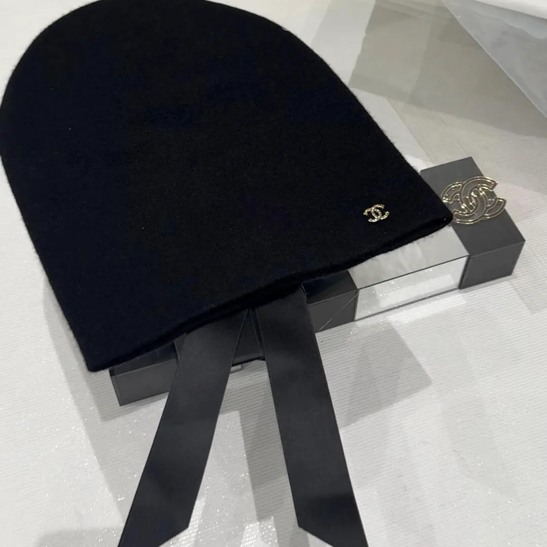 Головные Уборы Chanel 18347796