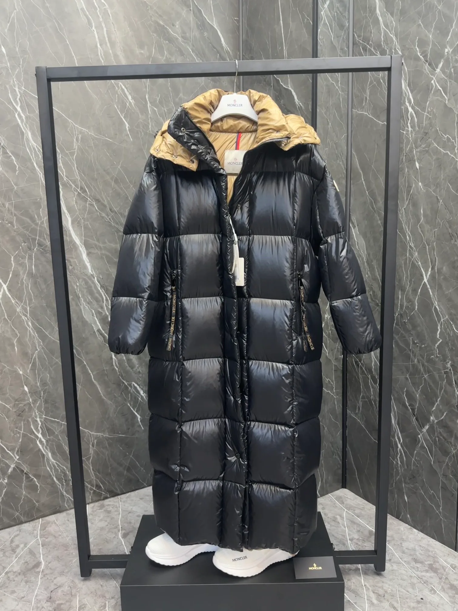 Куртки И Пуховики Женские Moncler 18443643