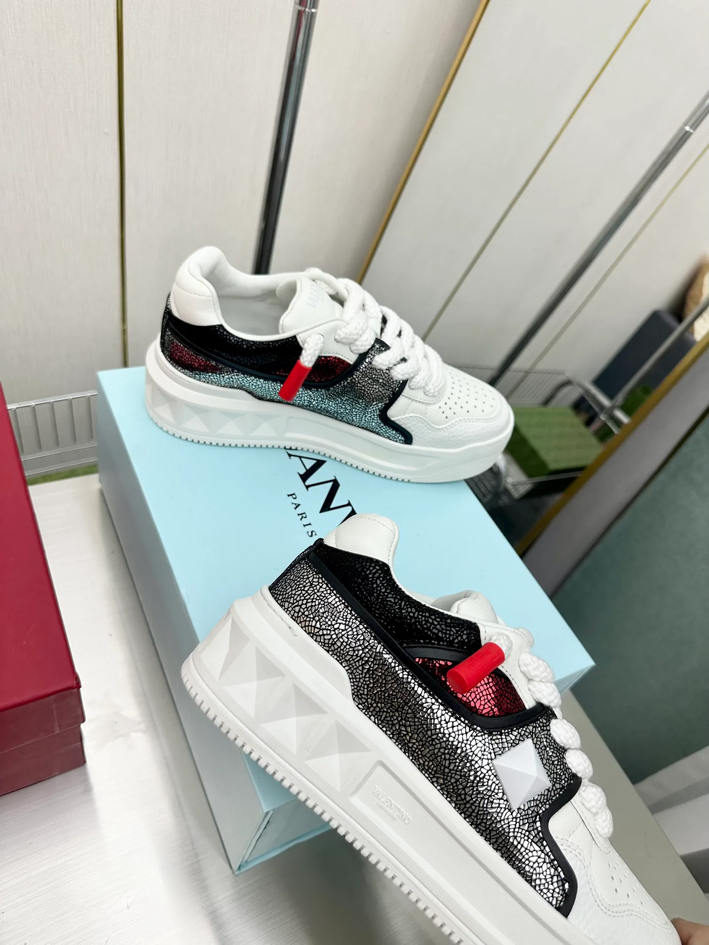 Кроссовки Женские Valentino 17904338