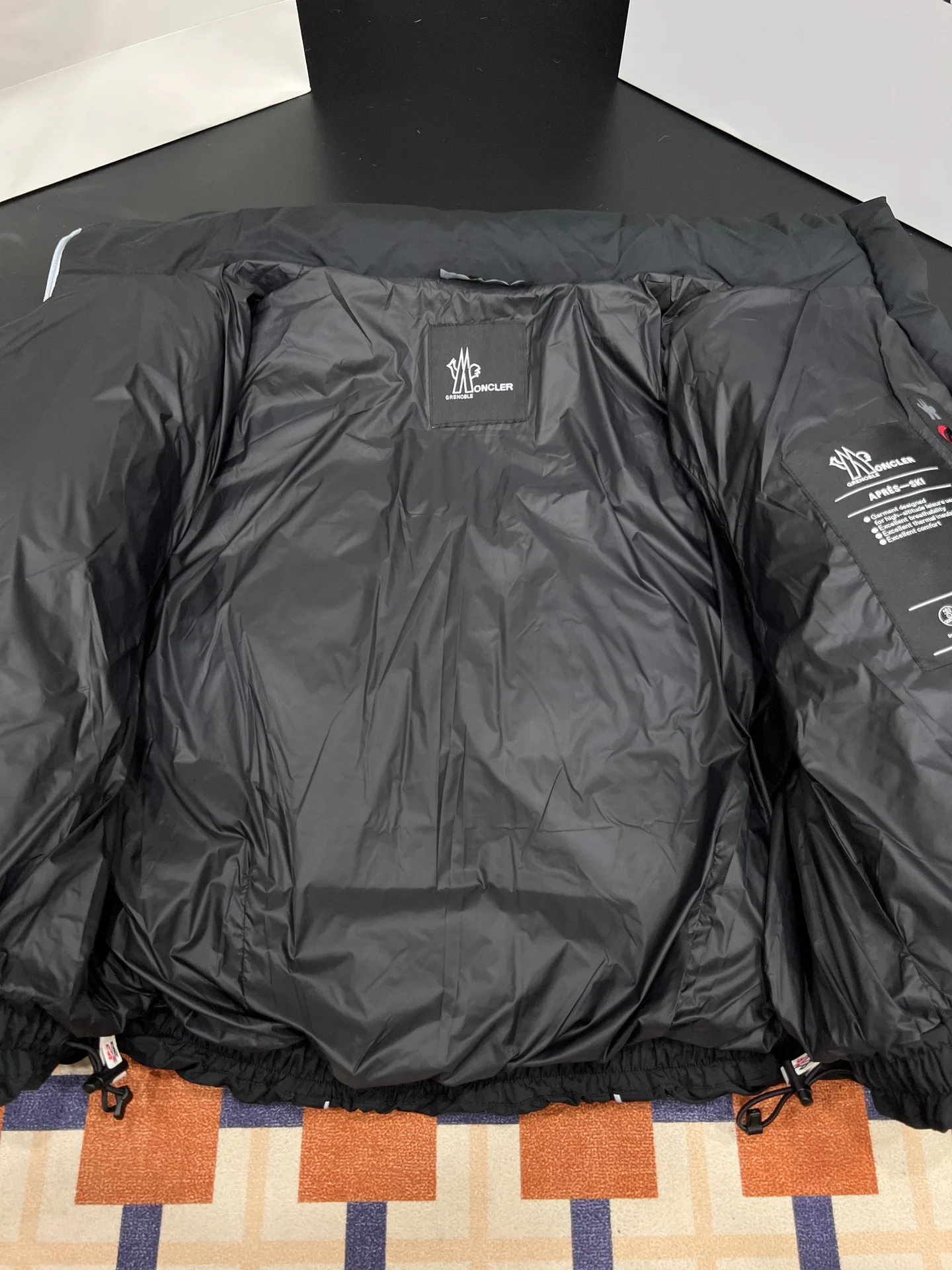 Куртки И Пуховики Женские Moncler 17888374