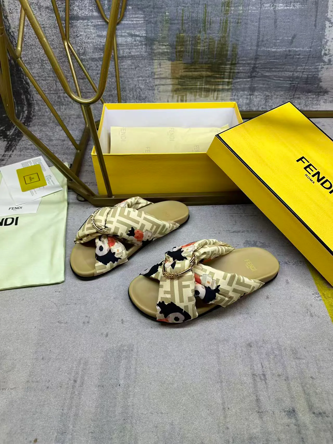 Сандалии Женские Fendi 11513174