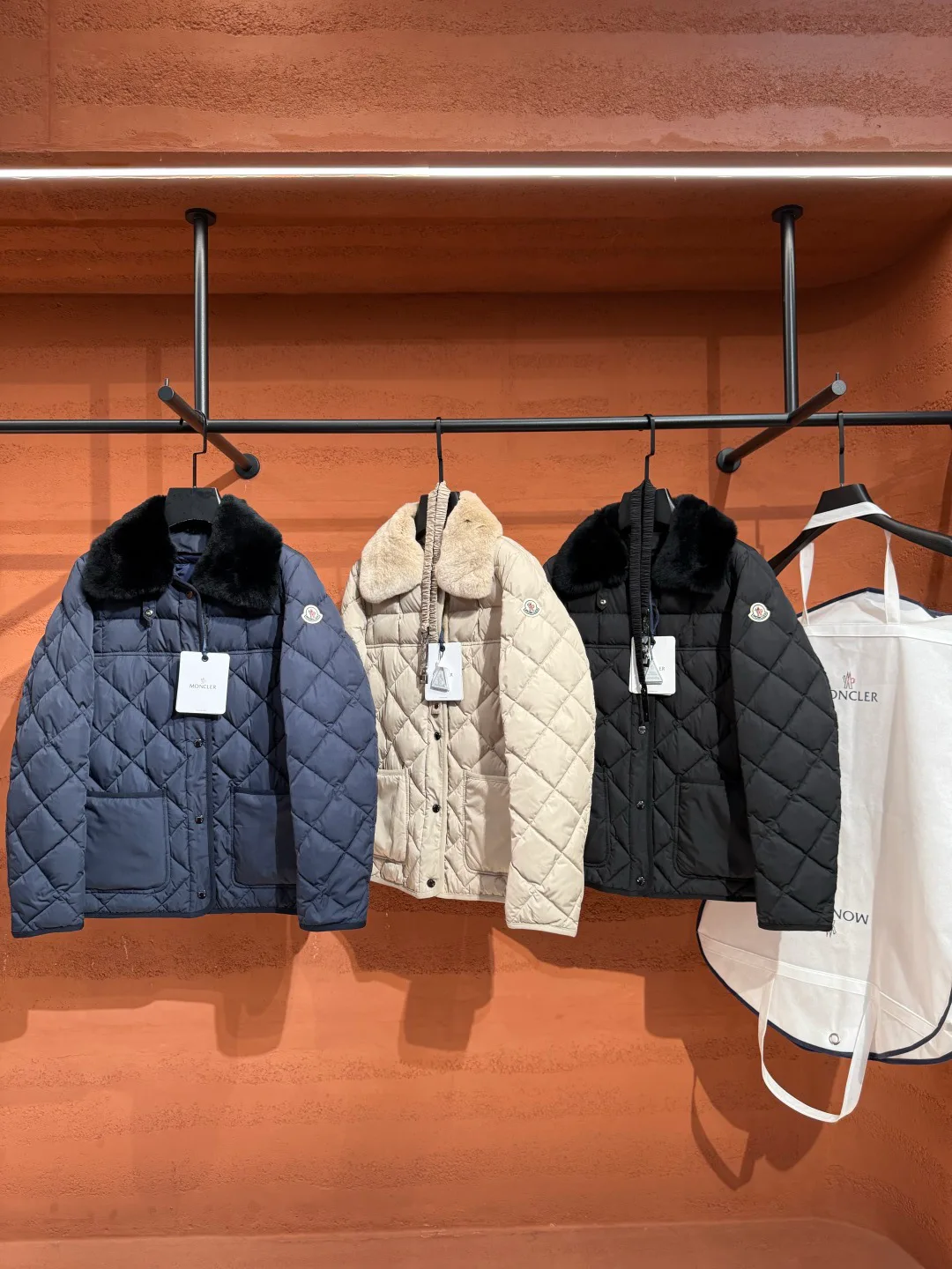 Куртки И Пуховики Женские Moncler 18387743