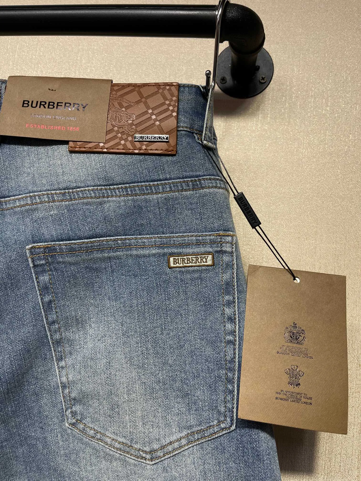 Джинсы Мужские Burberry 12551772