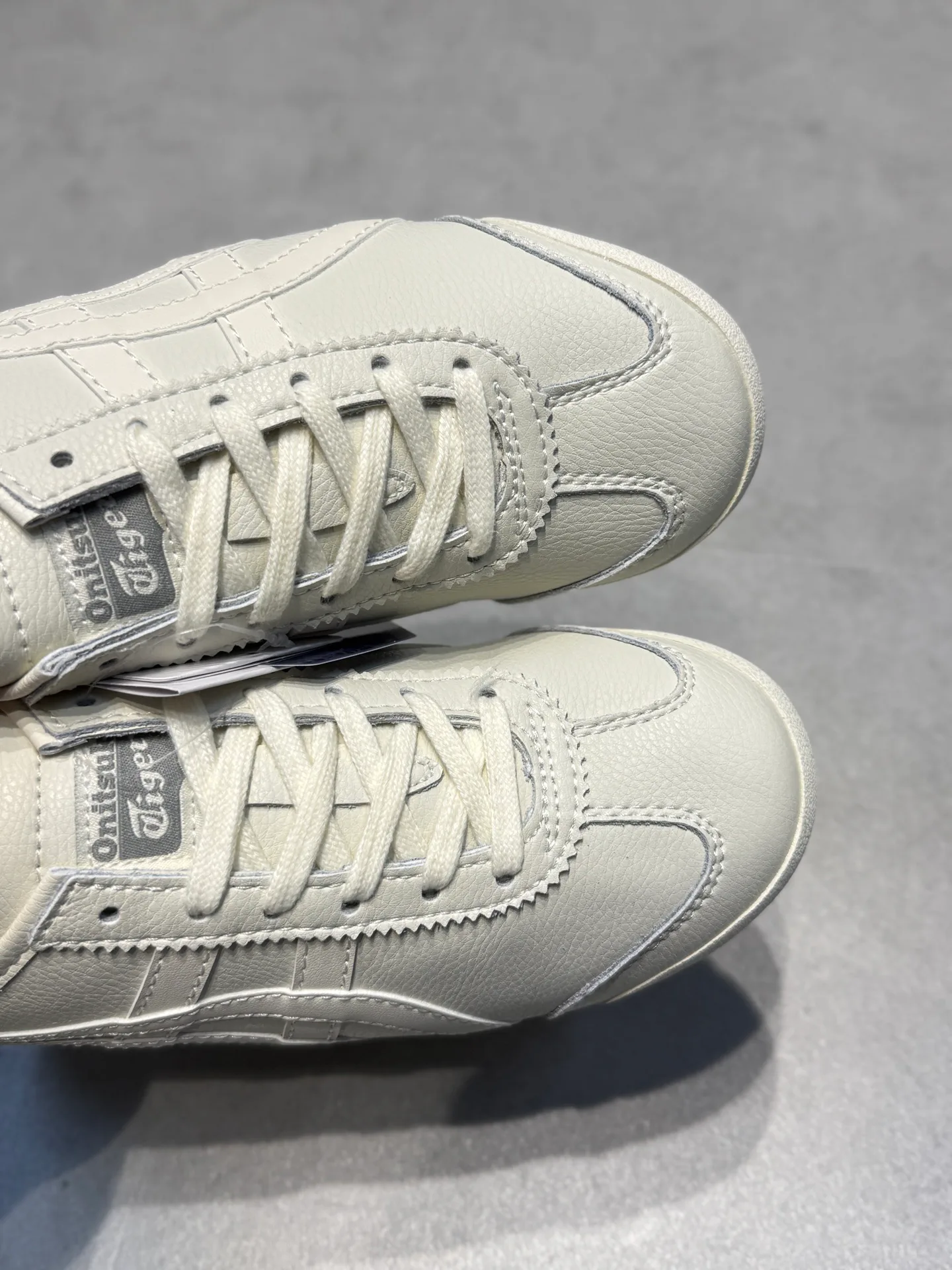 Кроссовки Женские Asics 18192627