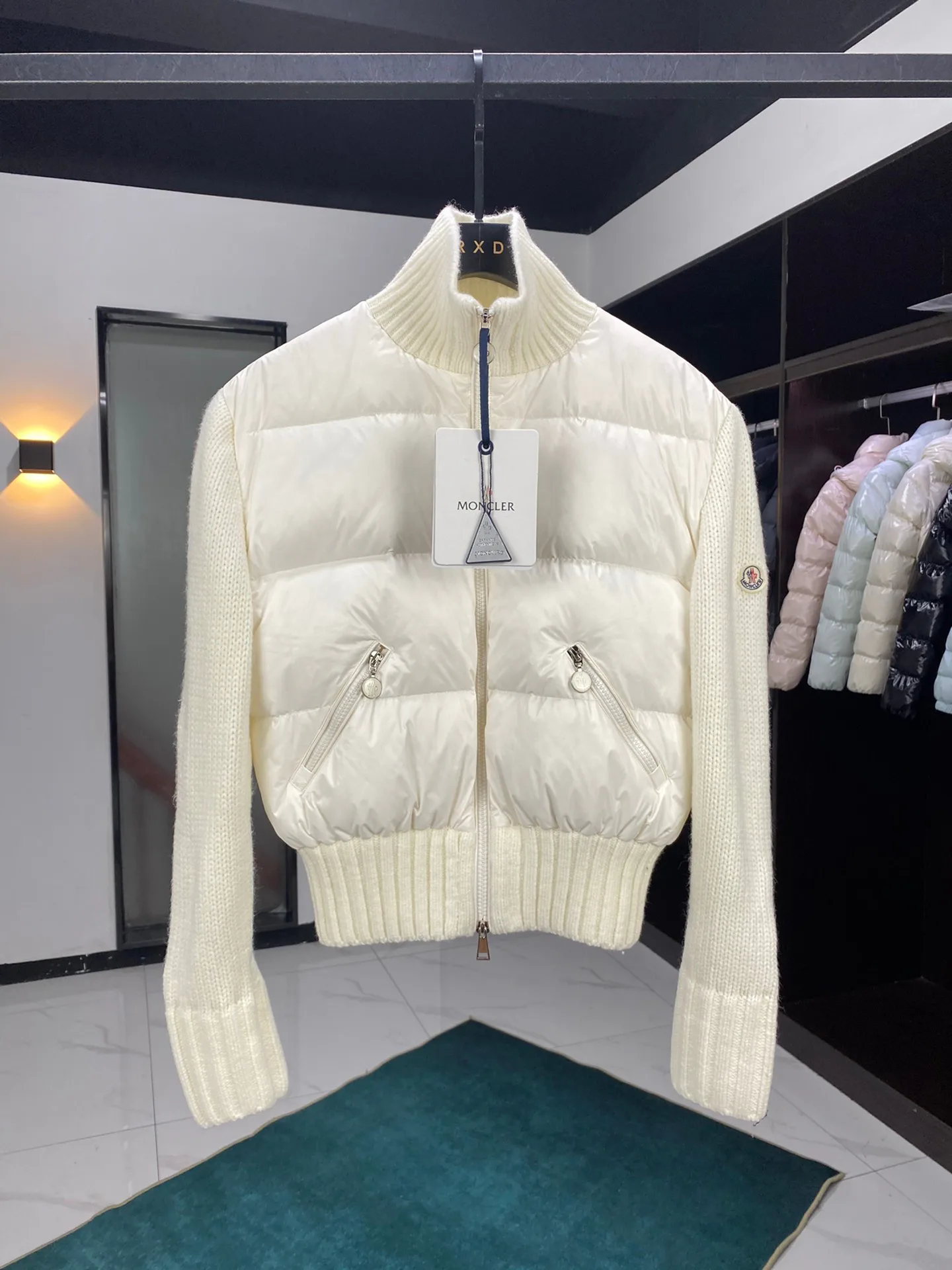 Куртки И Пуховики Женские Moncler 19737037