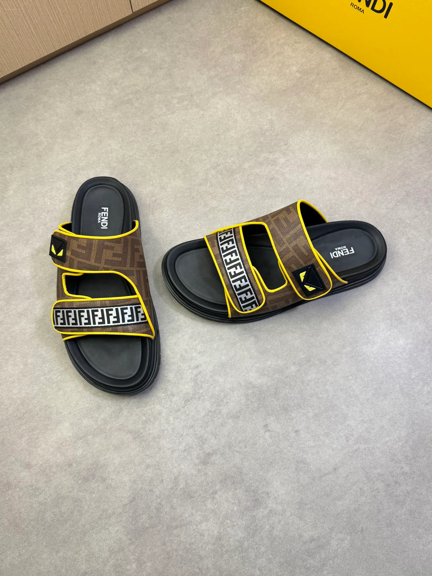 Шлепанцы Женские Fendi 10792179