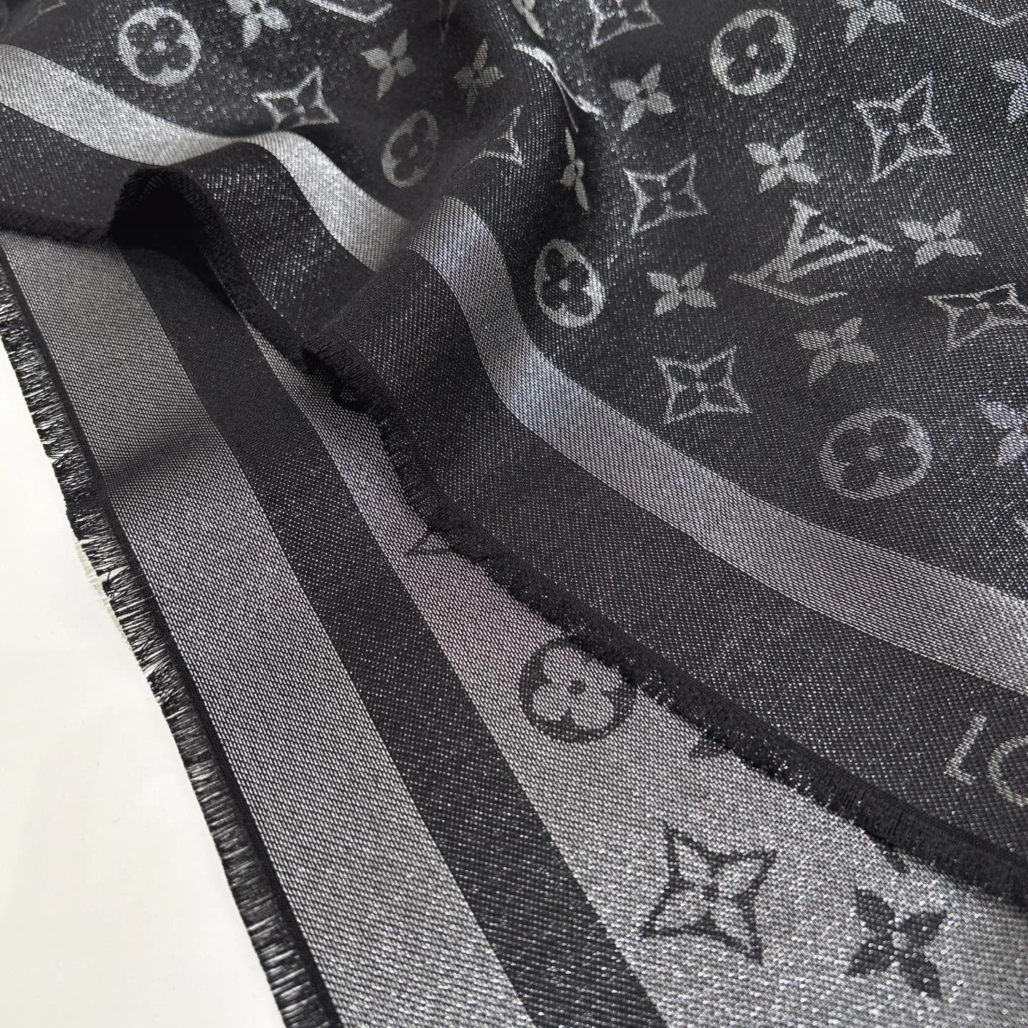 Шарфы Louis Vuitton 18267547