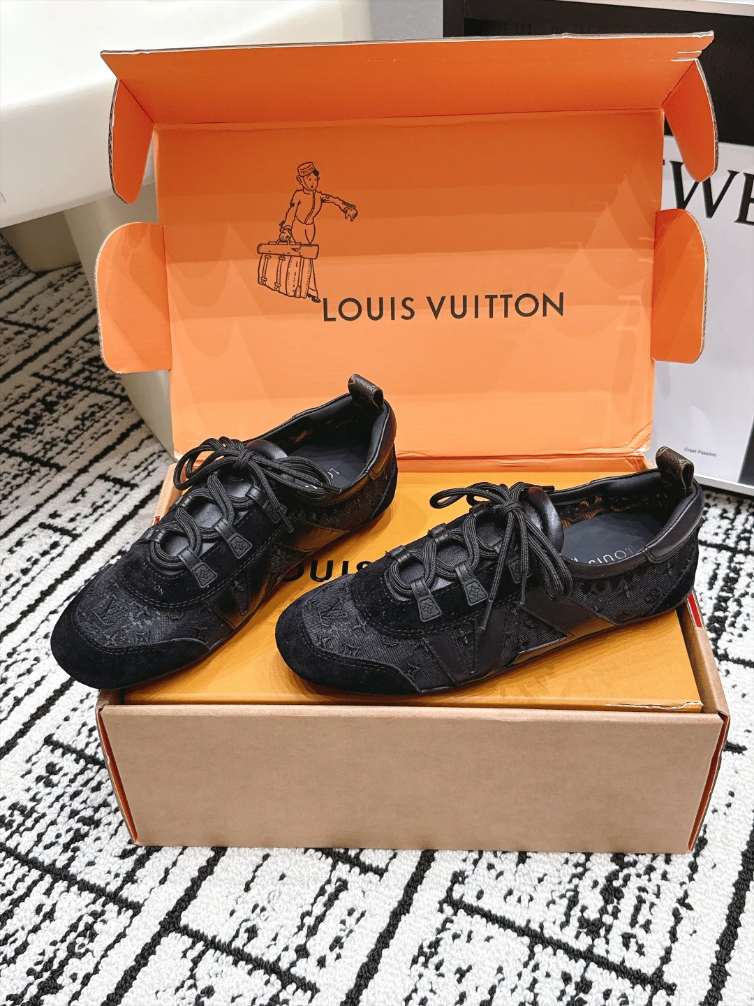 Кроссовки Женские Louis Vuitton 17895118