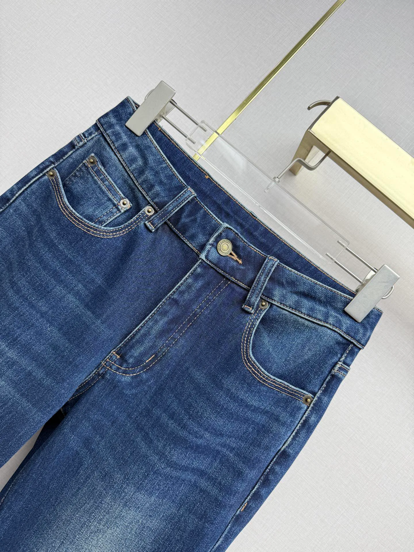 Джинсы Женские Saint Laurent 19393590