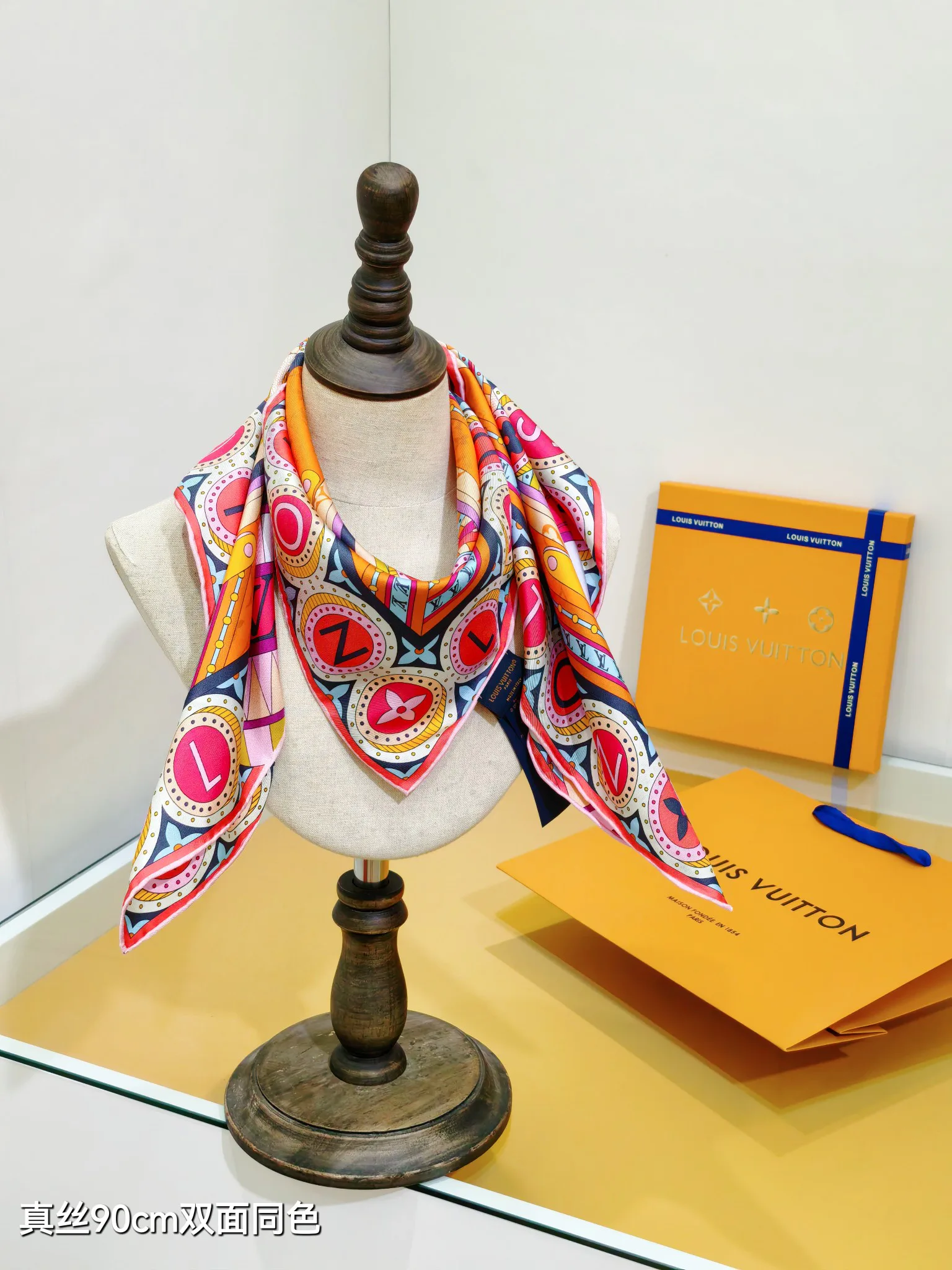 Платки Louis Vuitton 18426900