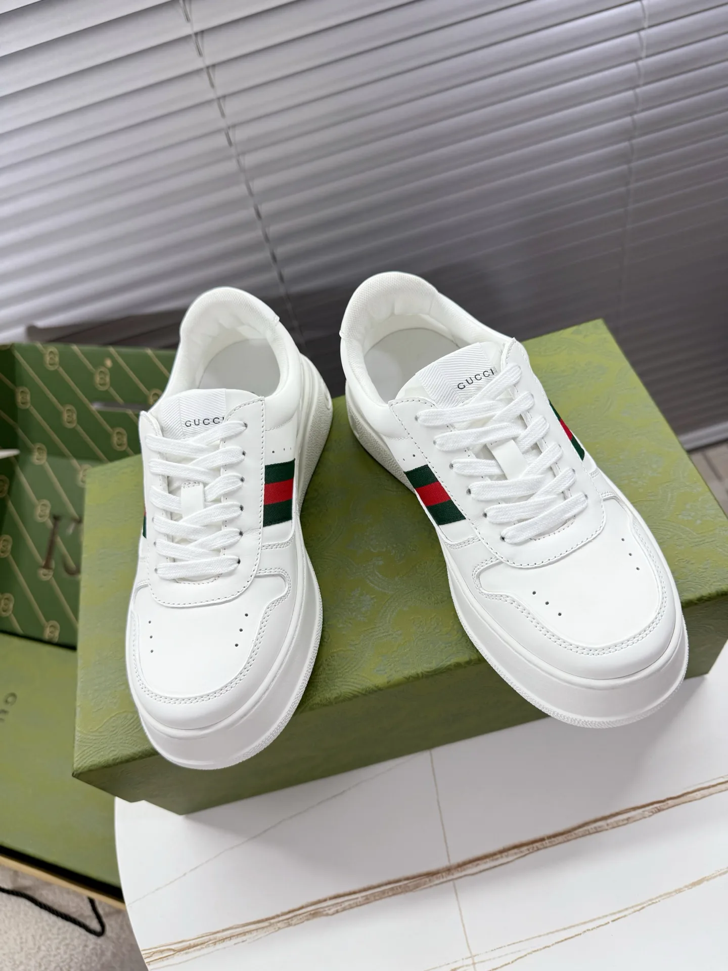 Кроссовки Женские Gucci 18011344