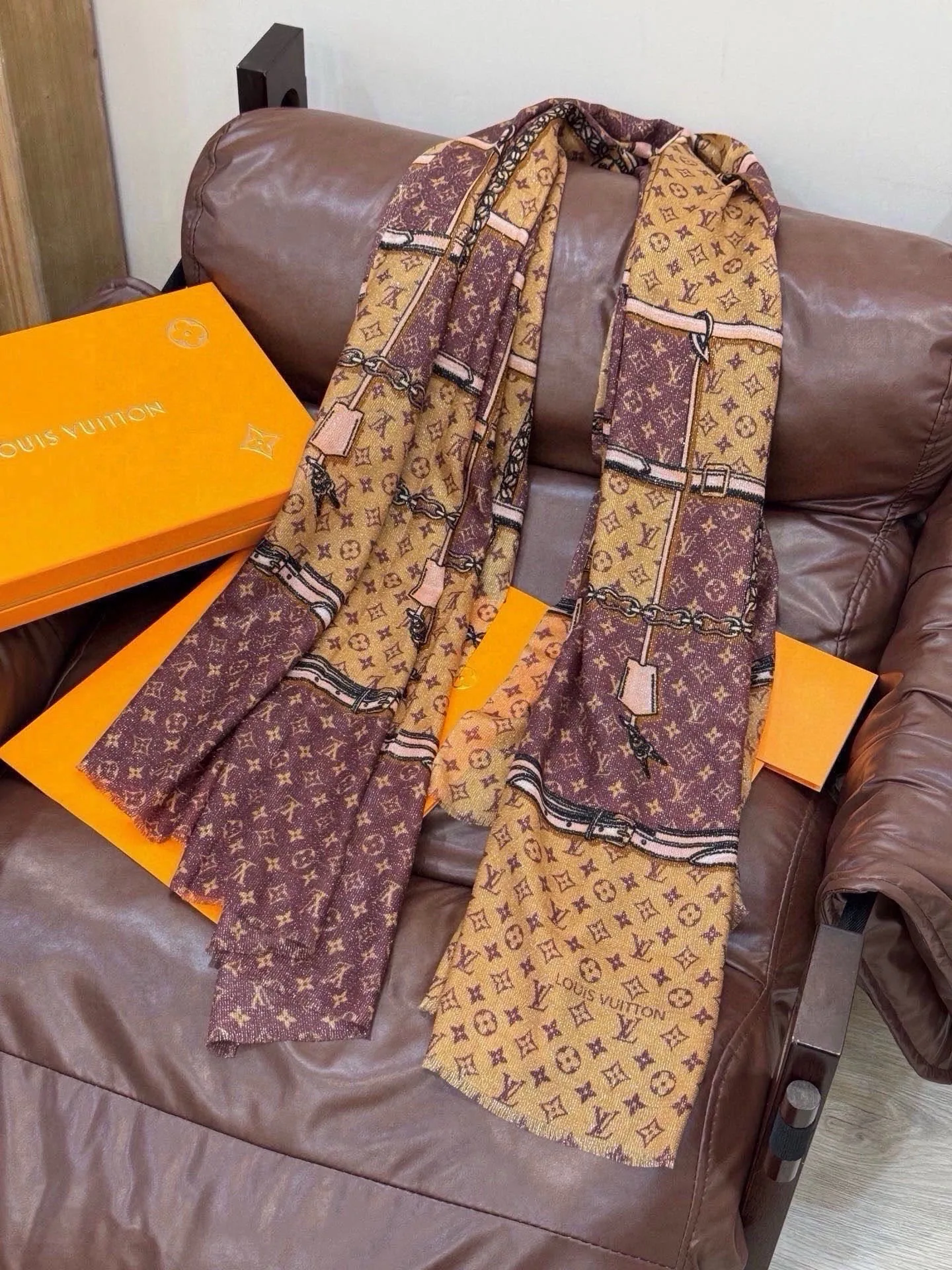 Шарфы Louis Vuitton 17673158