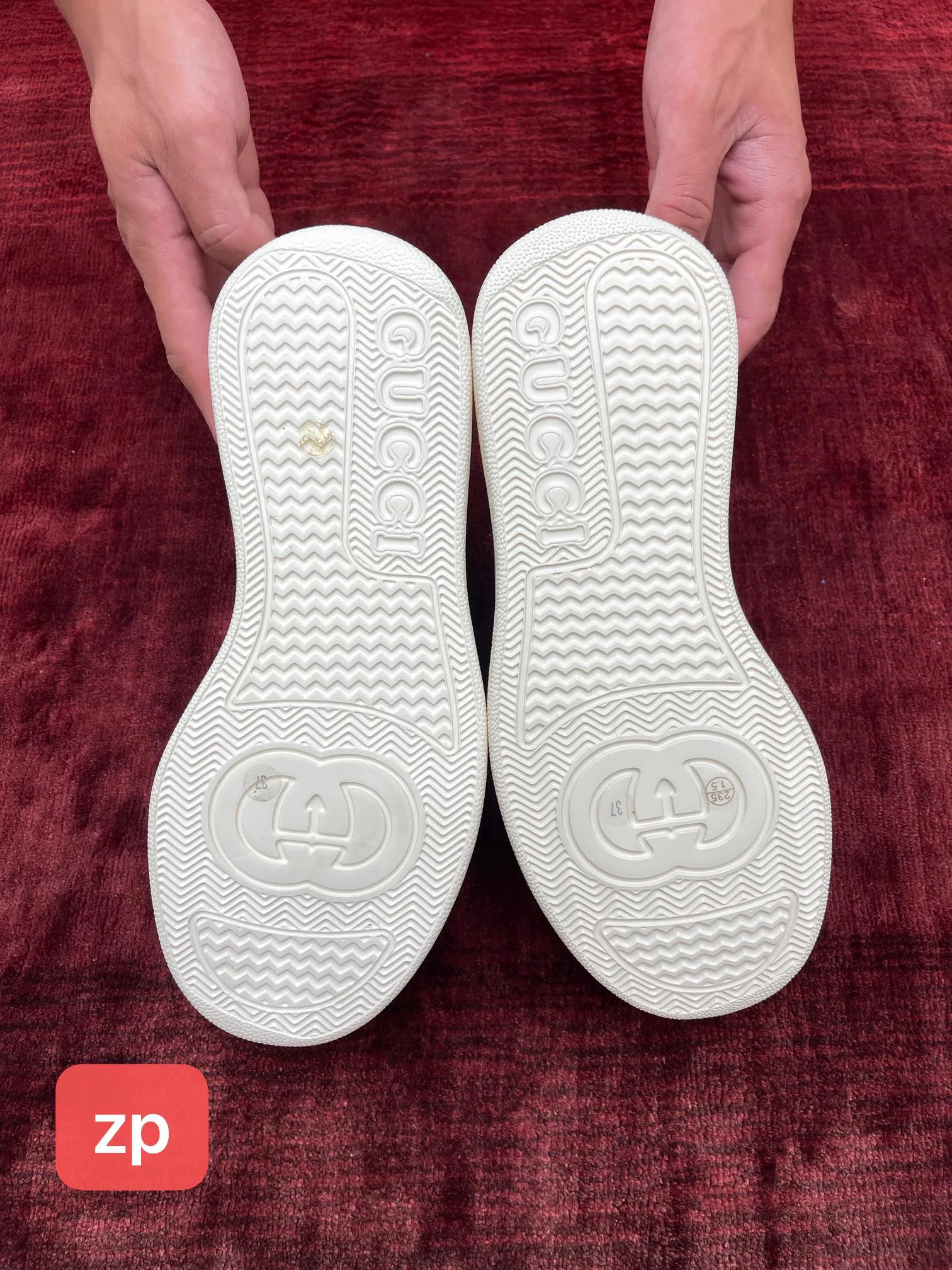 Кроссовки Женские Gucci 18995327