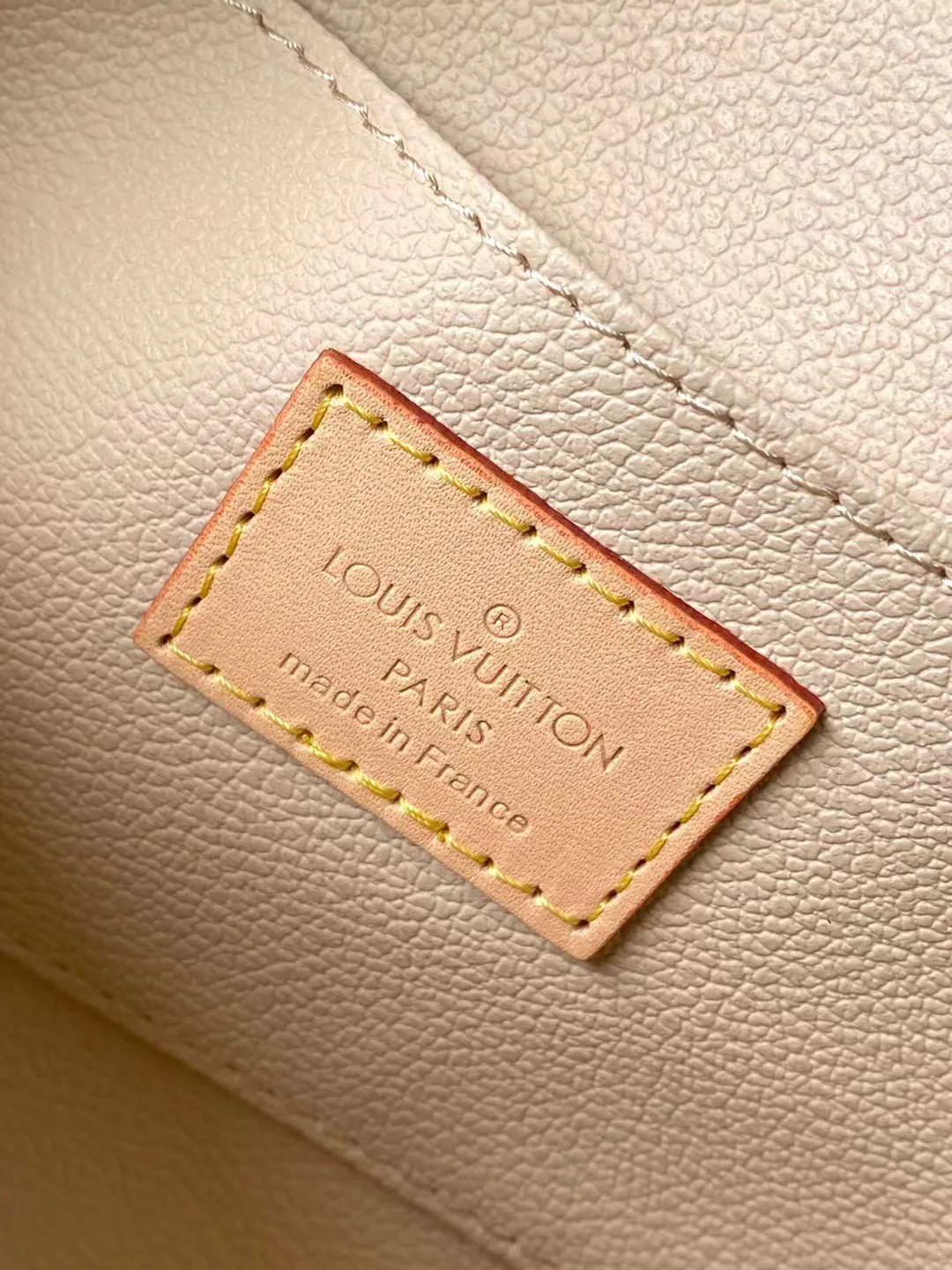 Клатчи Женские Louis Vuitton 18227603