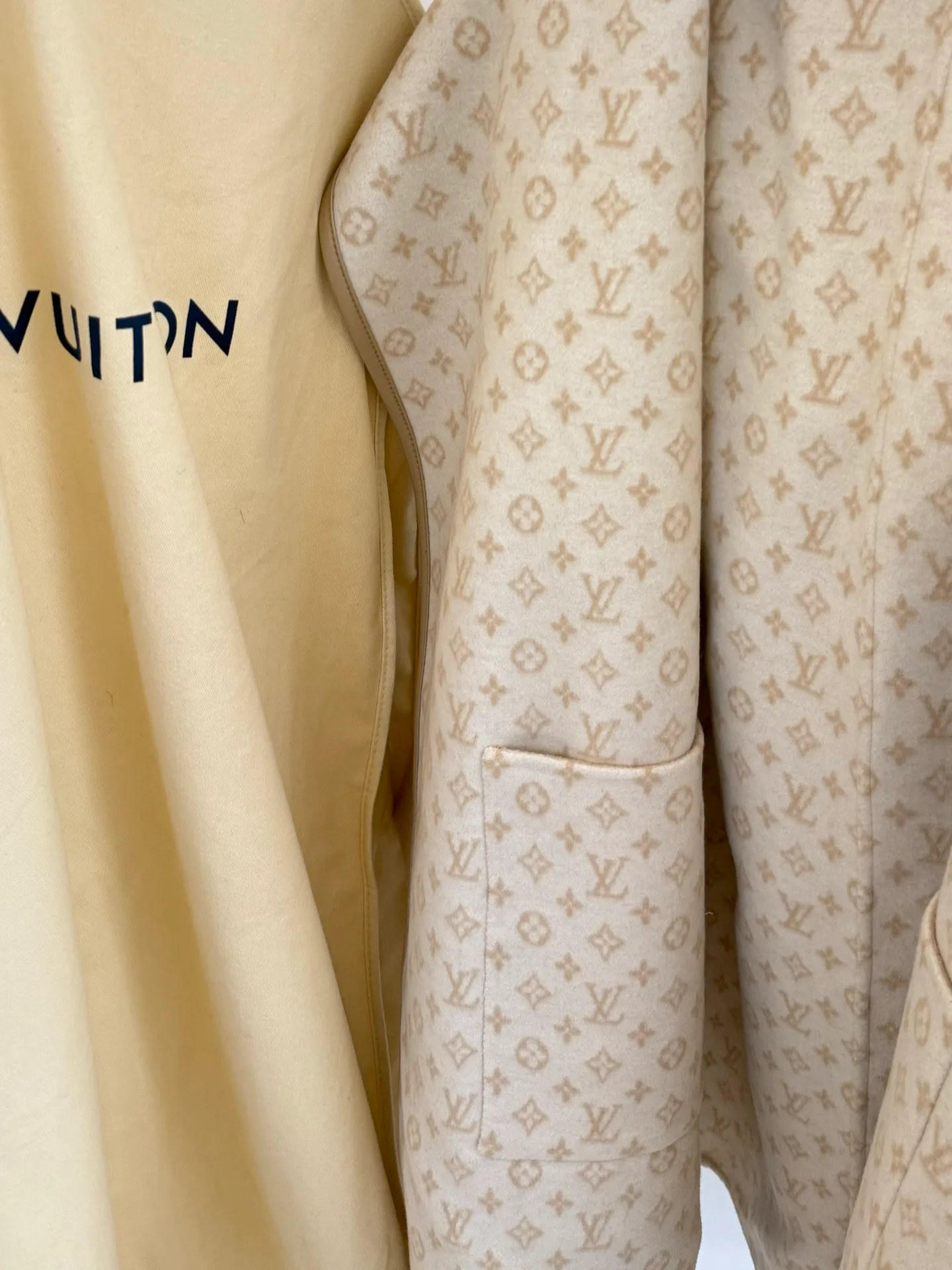 Пальто Женские Louis Vuitton 18601488