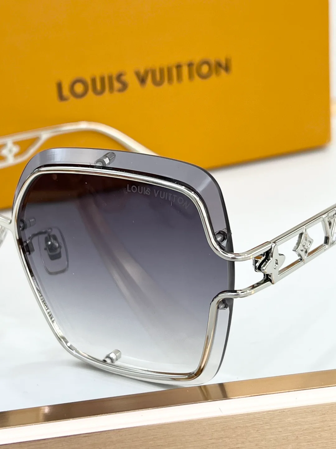 Очки Louis Vuitton 13434175