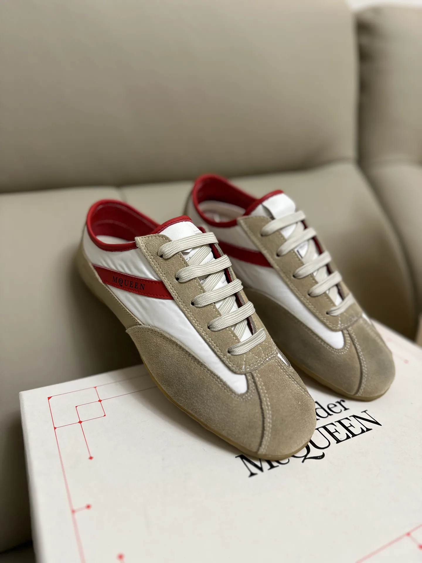 Кроссовки Женские Alexander Mcqueen 18616725