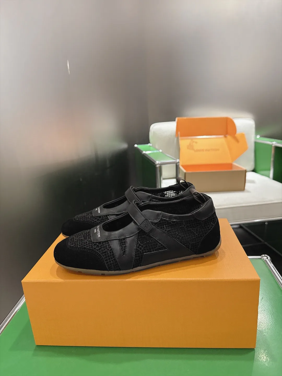 Кроссовки Женские Louis Vuitton 18152831
