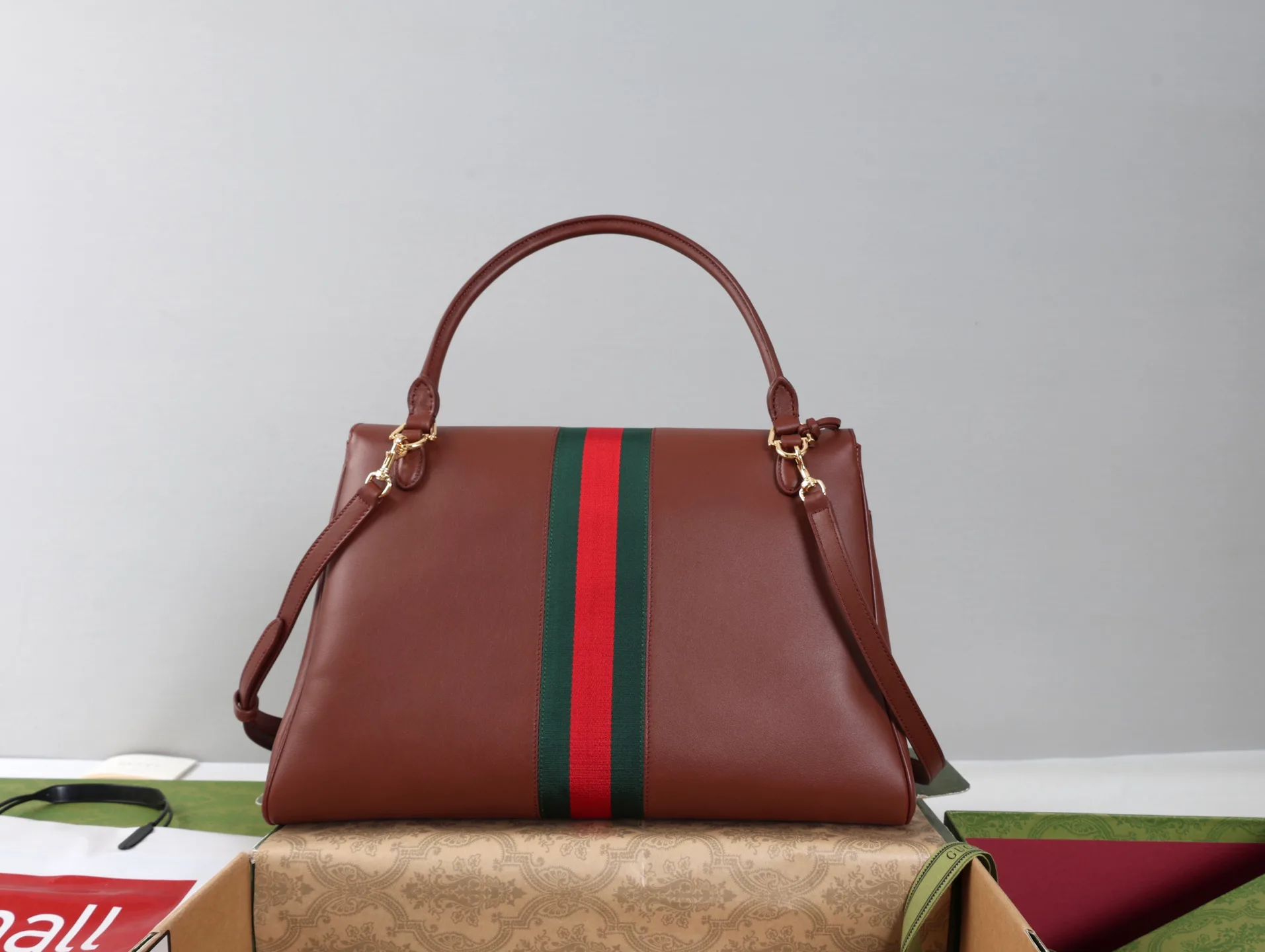 Классические Сумки Женские Gucci 18250586