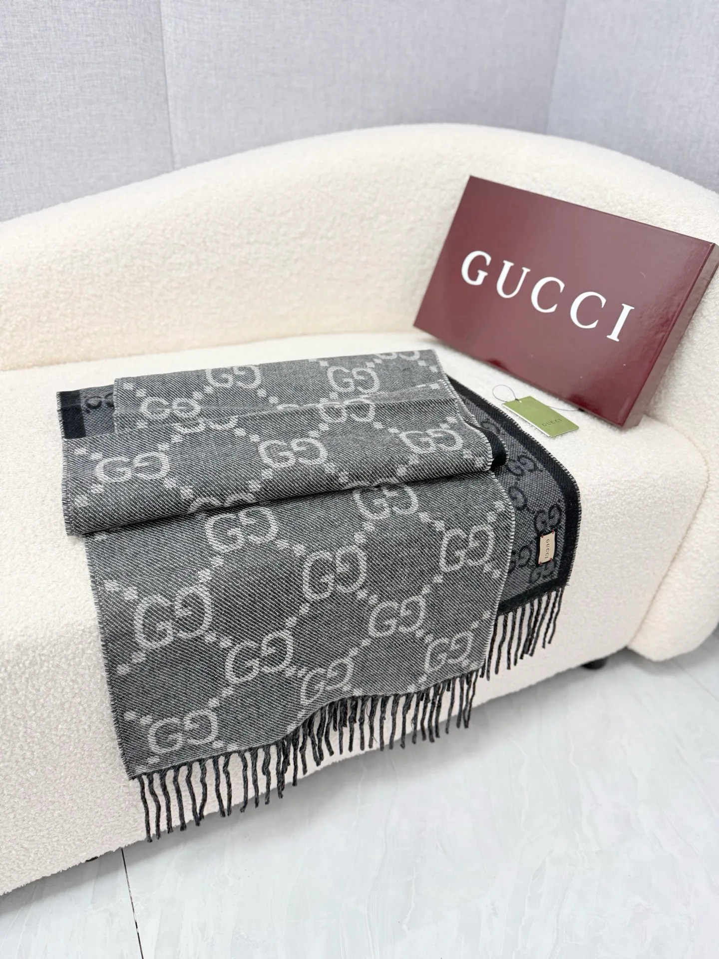 Шарфы Gucci 18322346
