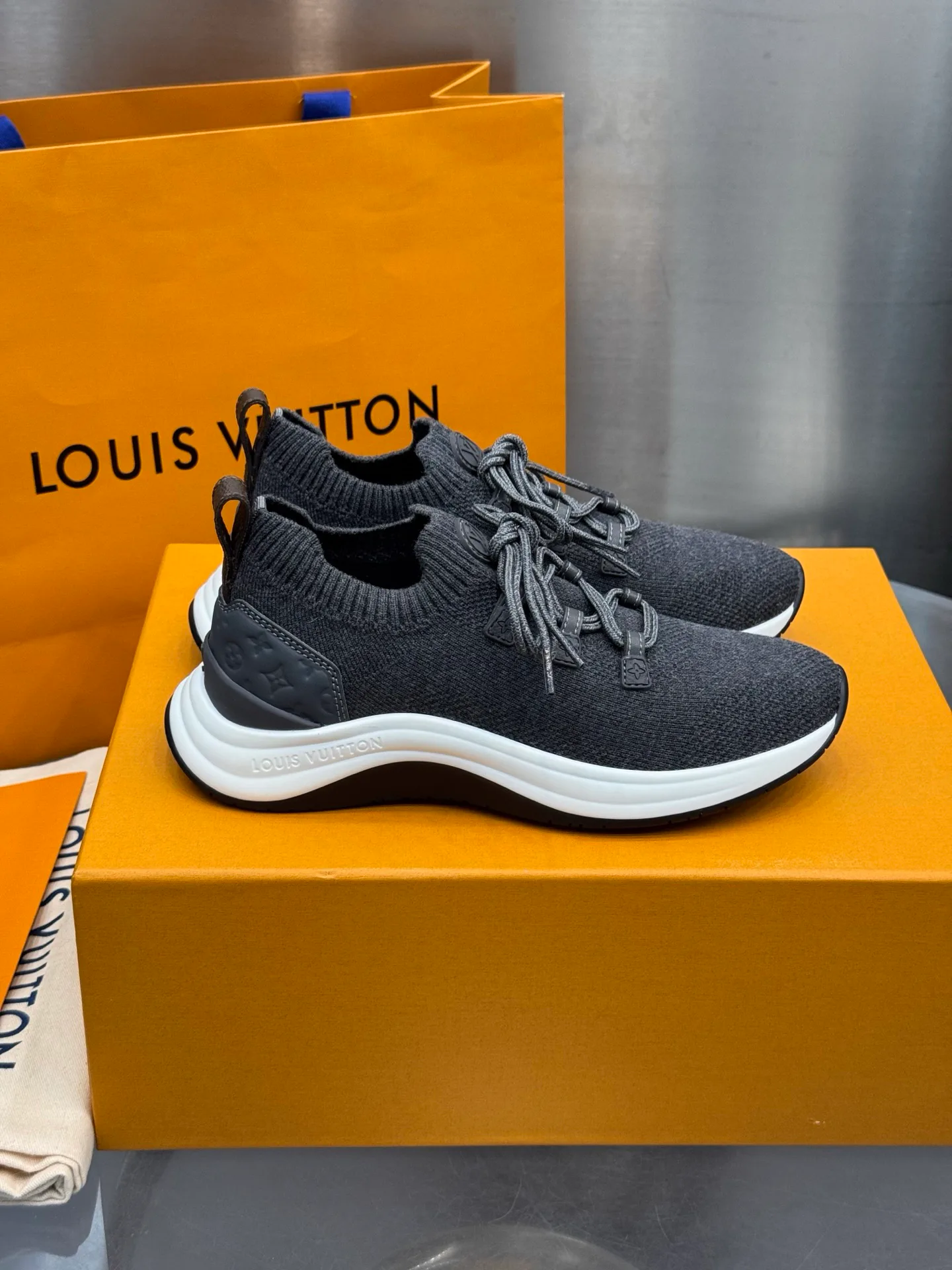 Кроссовки Женские Louis Vuitton 18202473