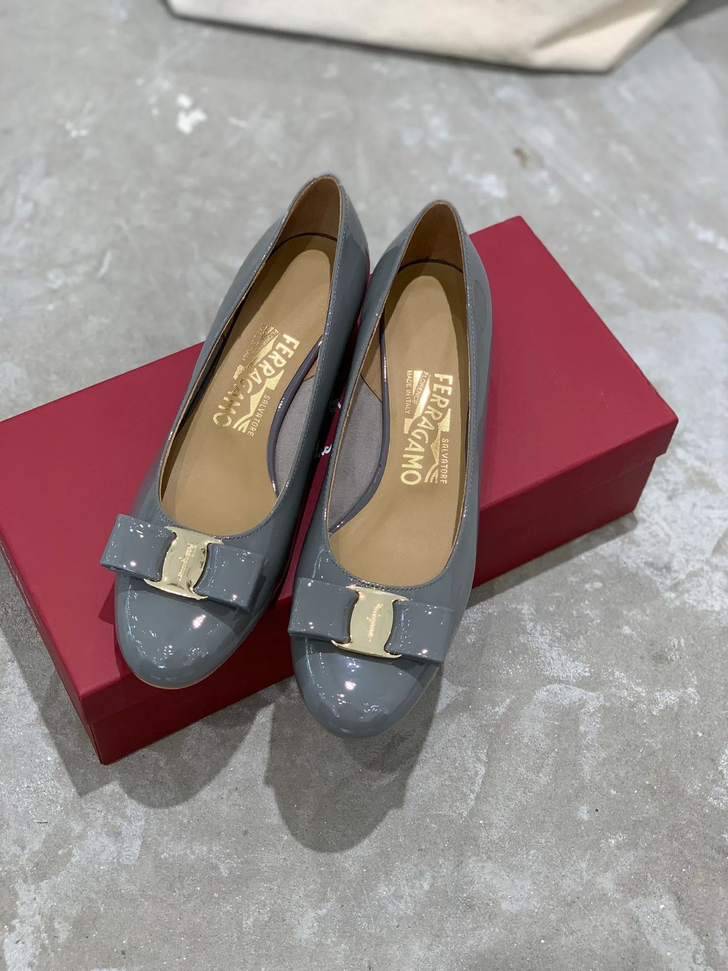 Туфли Женские Salvatore Ferragamo 18340713