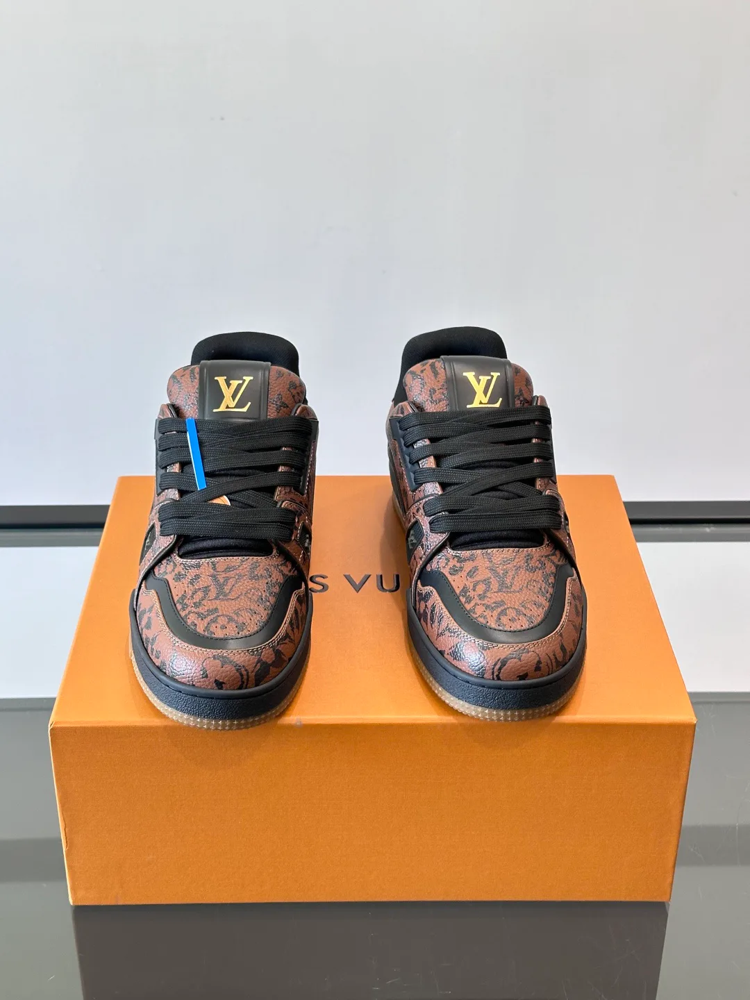 Кроссовки Женские Louis Vuitton 11528839